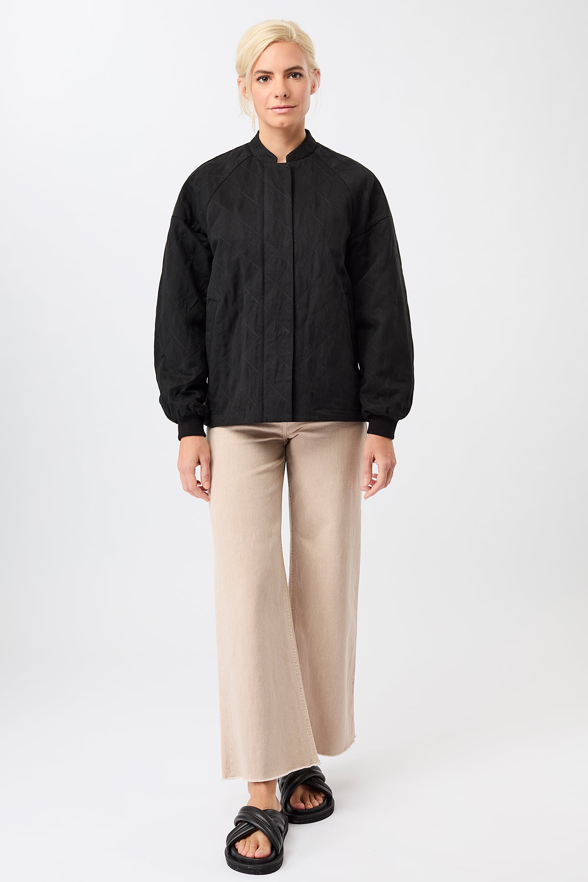 Damen Jacke Clairmont in schwarz, Frontalansicht geschlossen